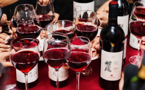 雙流保稅區購物免稅店 國航帶你探尋紅酒中心購物